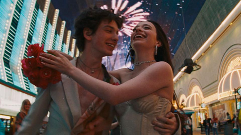 ANORA (2024) - CINE AL AIRE LIBRE